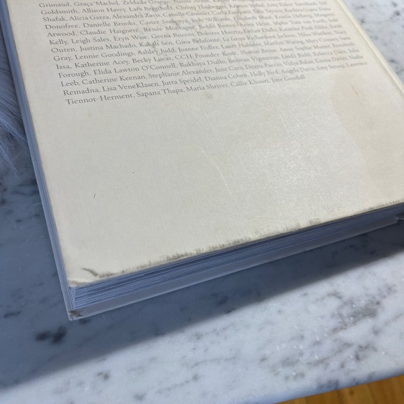 2017 200 Women Who Will Change the Way You See The World Hardcover Book - Picture 6 of 7